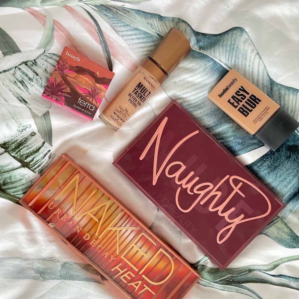 HUDA BEAUTY Naughty Nude Eyeshadow Palette